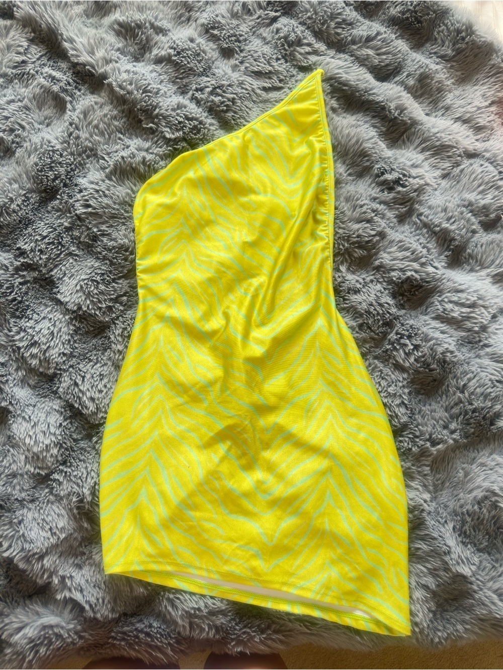 Yellow Patterned One-Shoulder Mini Dress - Picture 2 of 2